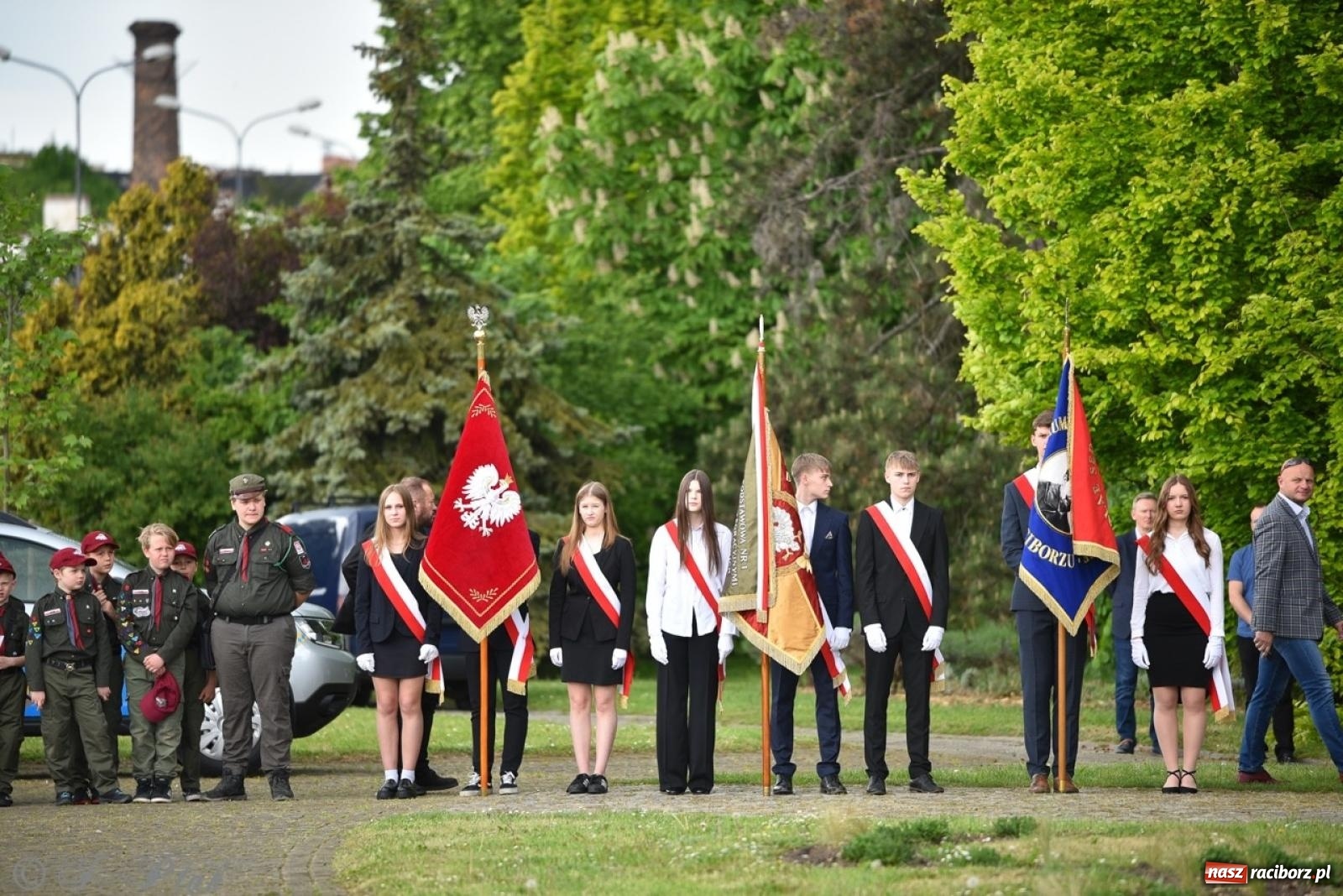 Zdjęcie w galerii na portalu naszraciborz.pl: Obchody Trzeciego Maja w Raciborzu w strugach deszczu [FOTO i WIDEO] wiadomości z regionu