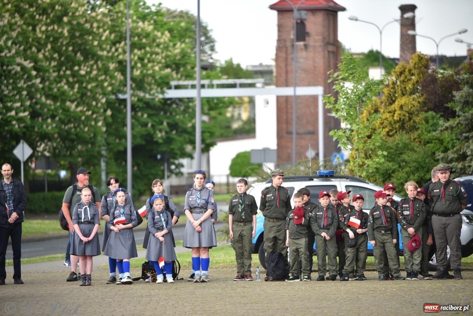 Zdjęcie w galerii na portalu naszraciborz.pl: Obchody Trzeciego Maja w Raciborzu w strugach deszczu [FOTO i WIDEO] wiadomości z regionu