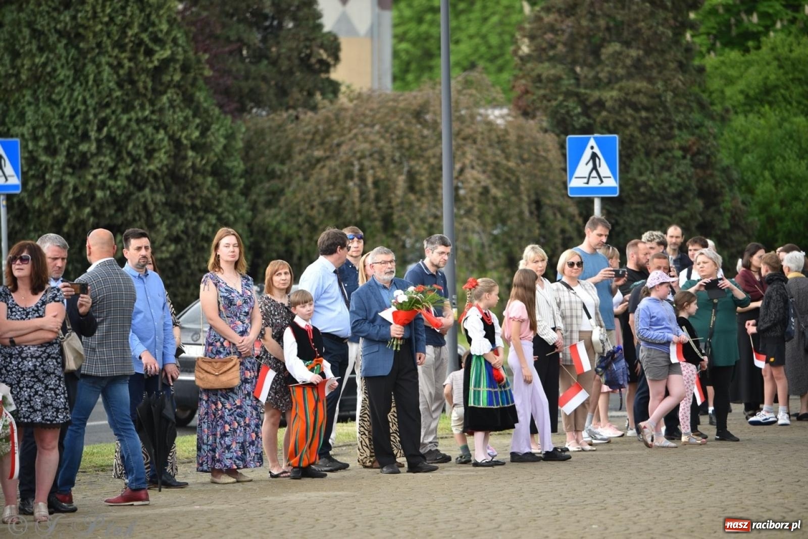 Zdjęcie w galerii na portalu naszraciborz.pl: Obchody Trzeciego Maja w Raciborzu w strugach deszczu [FOTO i WIDEO] wiadomości z regionu