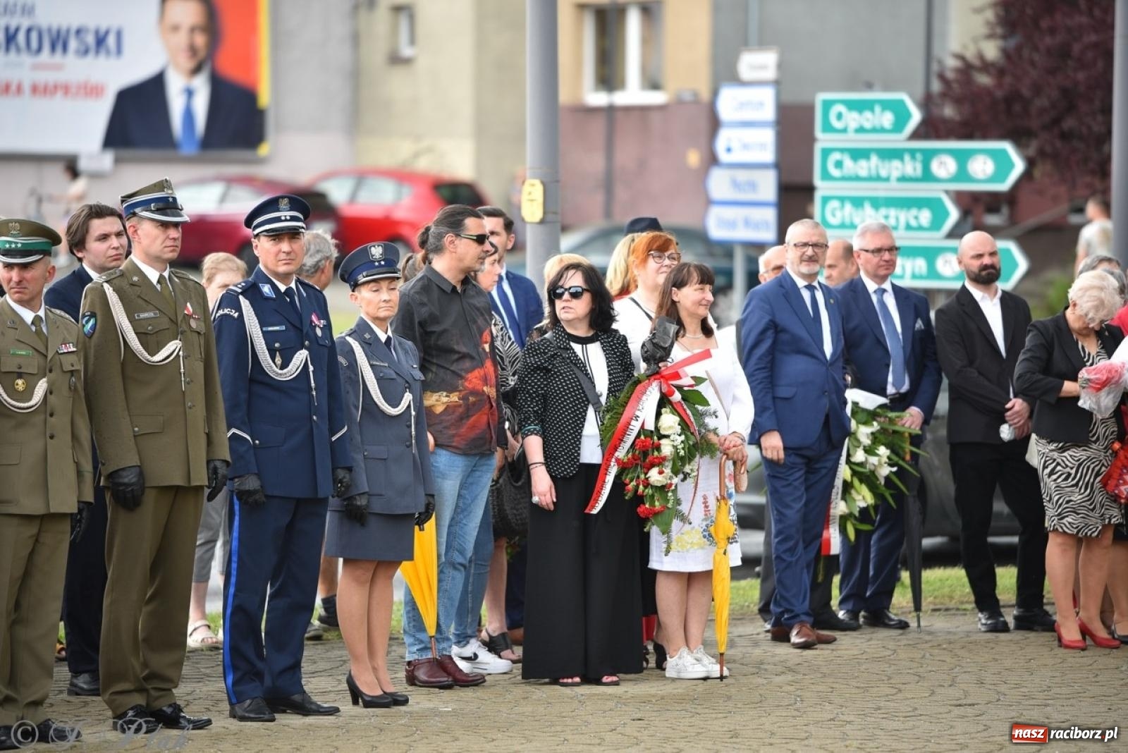 Zdjęcie w galerii na portalu naszraciborz.pl: Obchody Trzeciego Maja w Raciborzu w strugach deszczu [FOTO i WIDEO] wiadomości z regionu