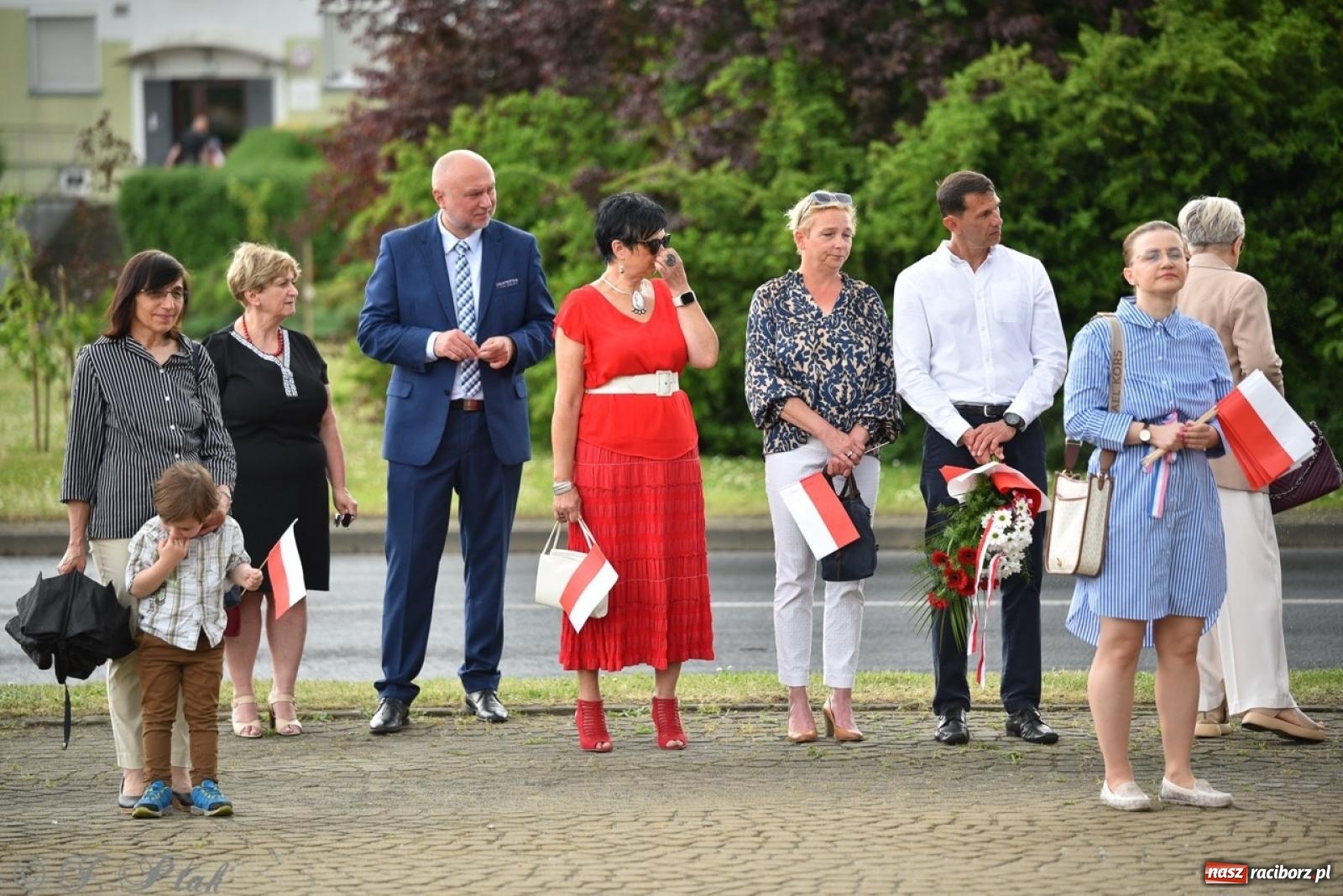 Zdjęcie w galerii na portalu naszraciborz.pl: Obchody Trzeciego Maja w Raciborzu w strugach deszczu [FOTO i WIDEO] wiadomości z regionu