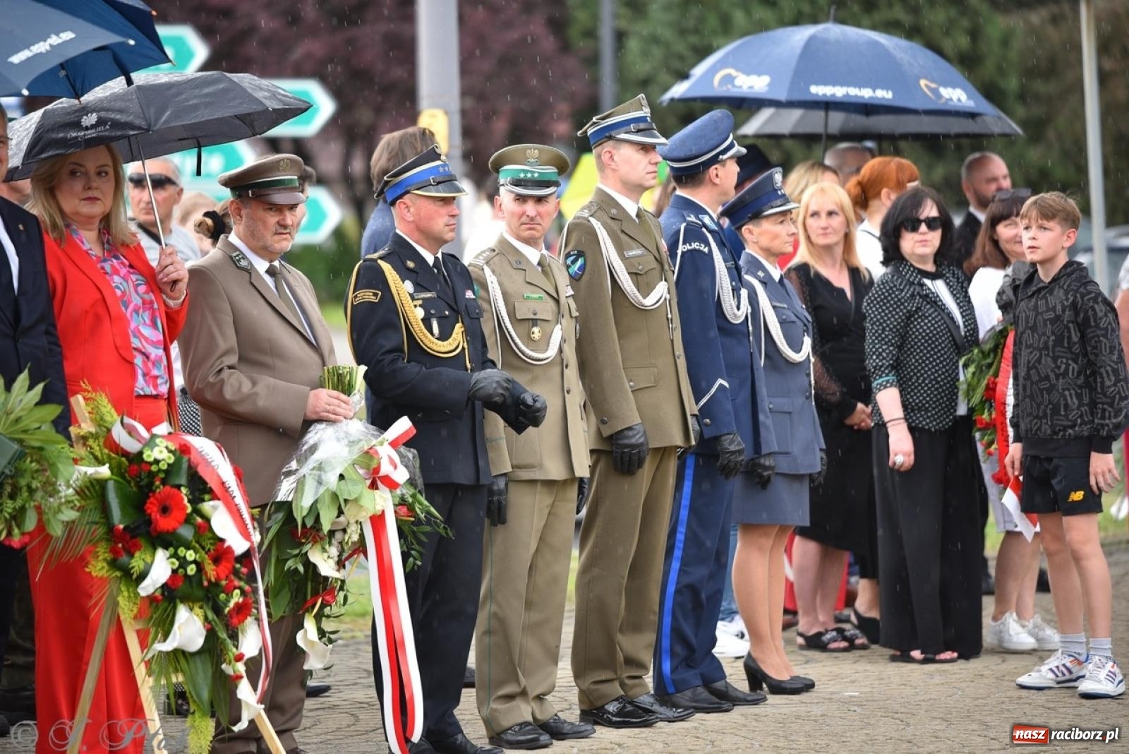 Zdjęcie w galerii na portalu naszraciborz.pl: Obchody Trzeciego Maja w Raciborzu w strugach deszczu [FOTO i WIDEO] wiadomości z regionu