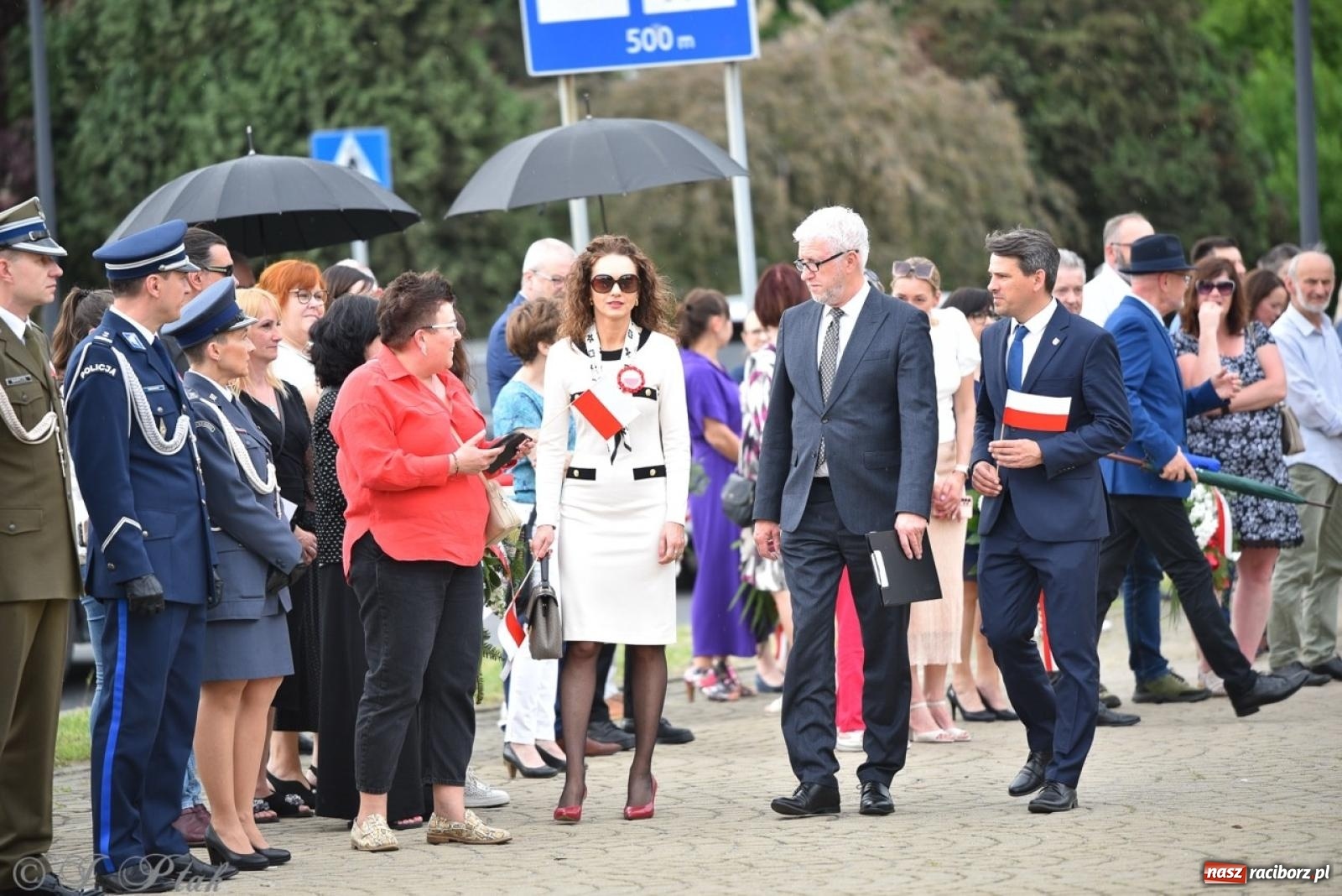 Zdjęcie w galerii na portalu naszraciborz.pl: Obchody Trzeciego Maja w Raciborzu w strugach deszczu [FOTO i WIDEO] wiadomości z regionu