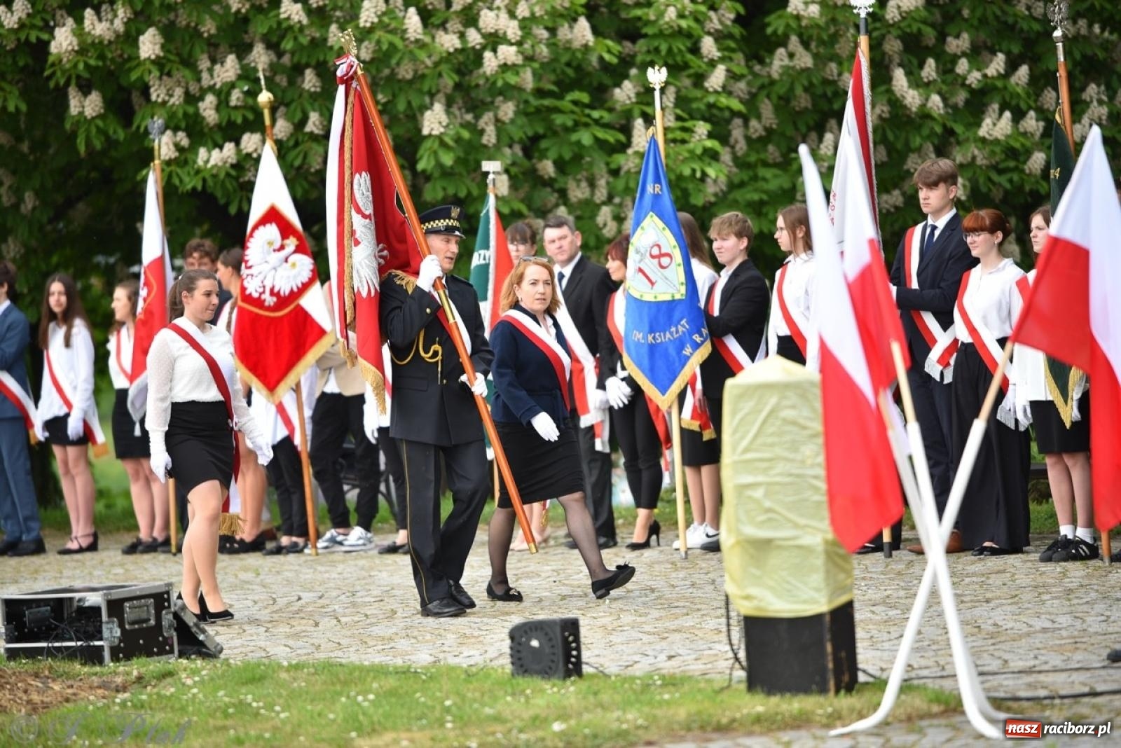 Zdjęcie w galerii na portalu naszraciborz.pl: Obchody Trzeciego Maja w Raciborzu w strugach deszczu [FOTO i WIDEO] wiadomości z regionu