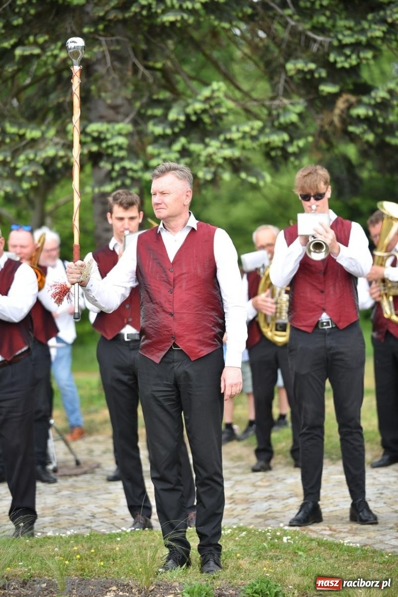 Zdjęcie w galerii na portalu naszraciborz.pl: Obchody Trzeciego Maja w Raciborzu w strugach deszczu [FOTO i WIDEO] wiadomości z regionu