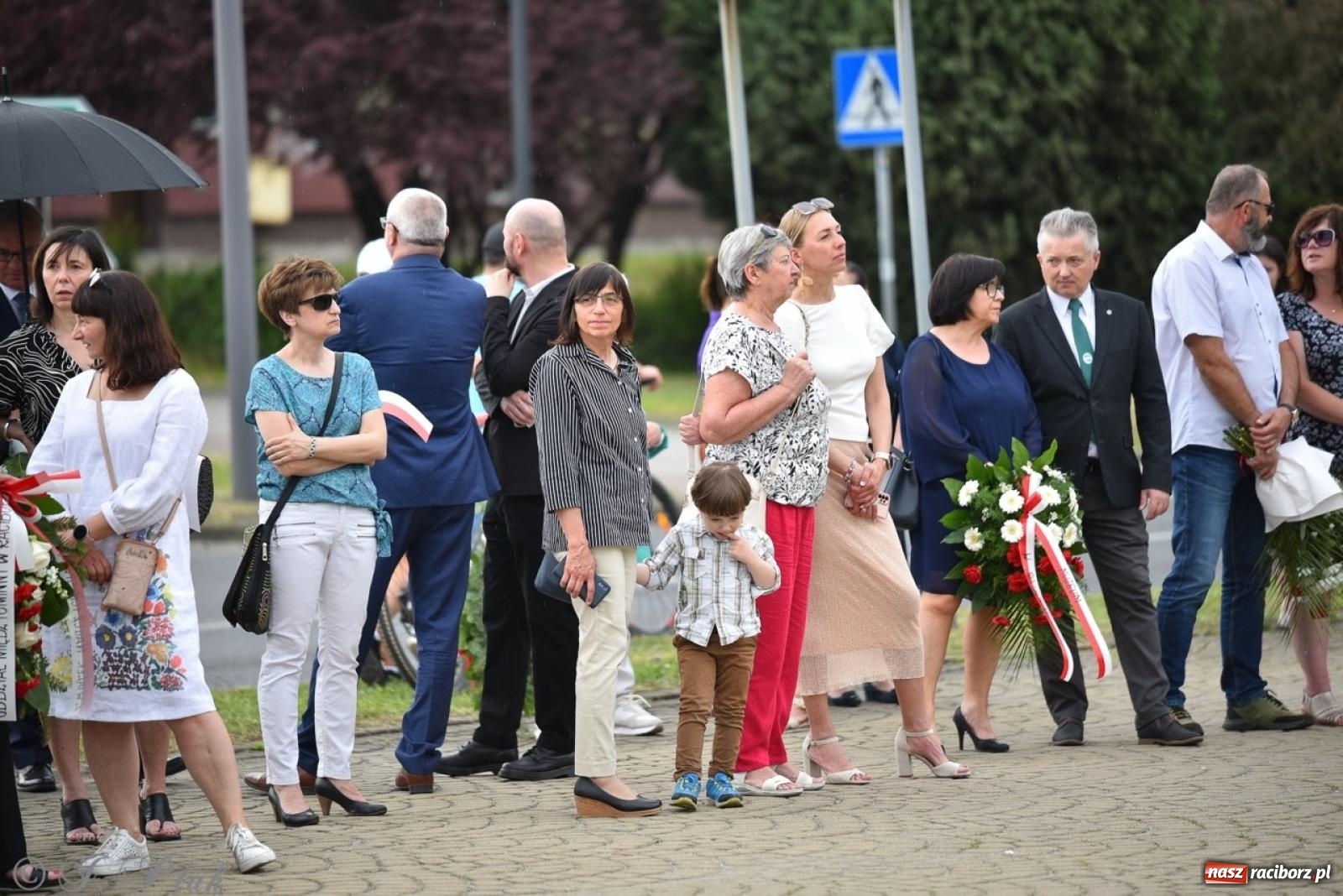 Zdjęcie w galerii na portalu naszraciborz.pl: Obchody Trzeciego Maja w Raciborzu w strugach deszczu [FOTO i WIDEO] wiadomości z regionu