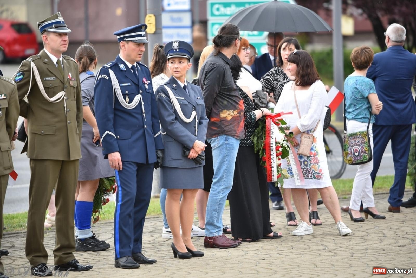 Zdjęcie w galerii na portalu naszraciborz.pl: Obchody Trzeciego Maja w Raciborzu w strugach deszczu [FOTO i WIDEO] wiadomości z regionu