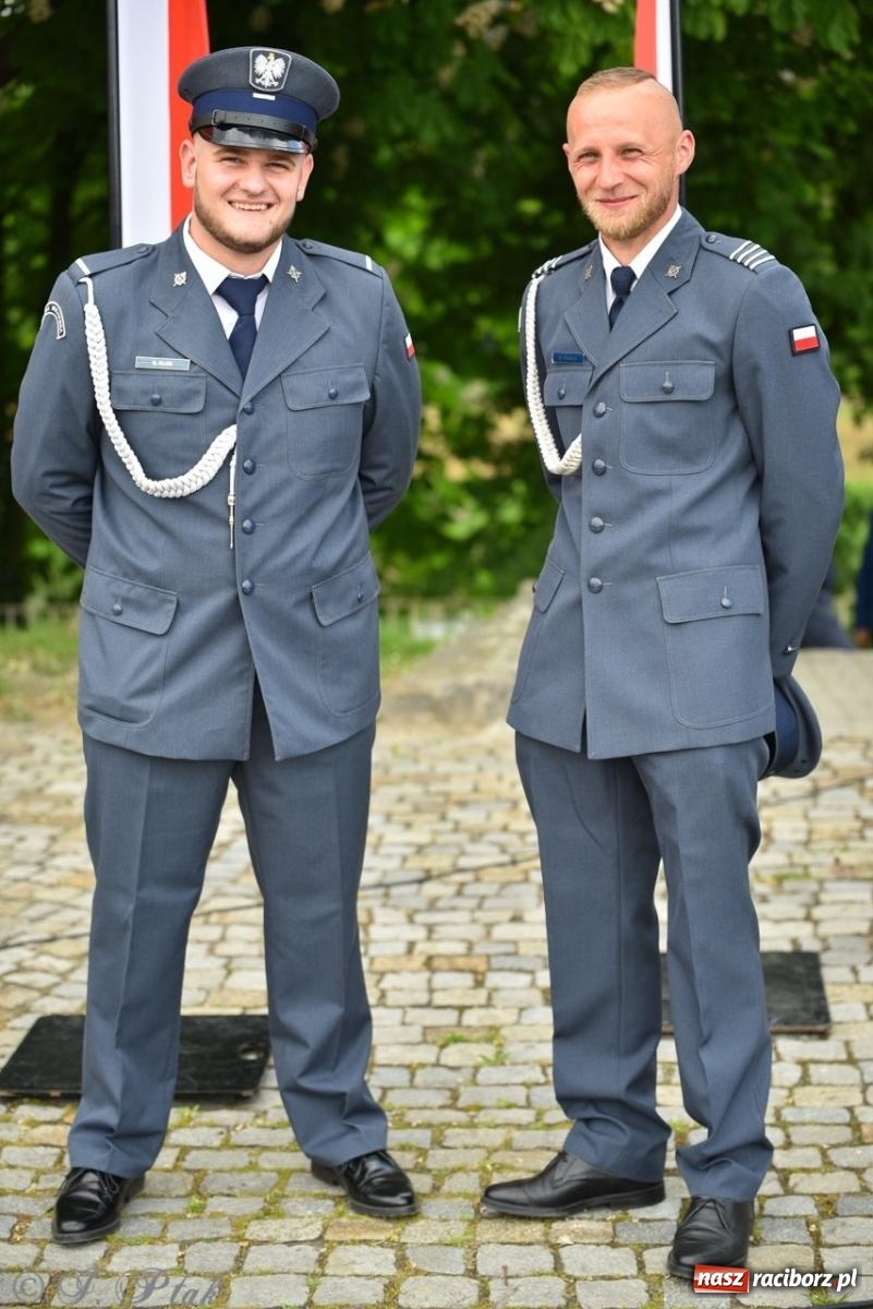 Zdjęcie w galerii na portalu naszraciborz.pl: Obchody Trzeciego Maja w Raciborzu w strugach deszczu [FOTO i WIDEO] wiadomości z regionu