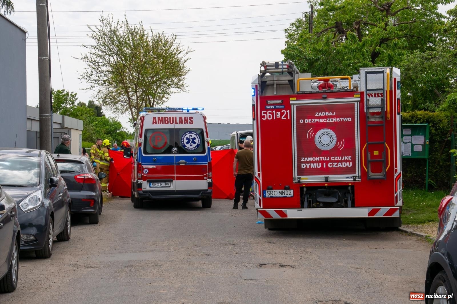 Zdjęcie w galerii na portalu naszraciborz.pl: Groźny wypadek przy ulicy Opawskiej w Raciborzu. Mężczyzna porażony prądem – interweniował śmigłowiec LPR wiadomości z regionu