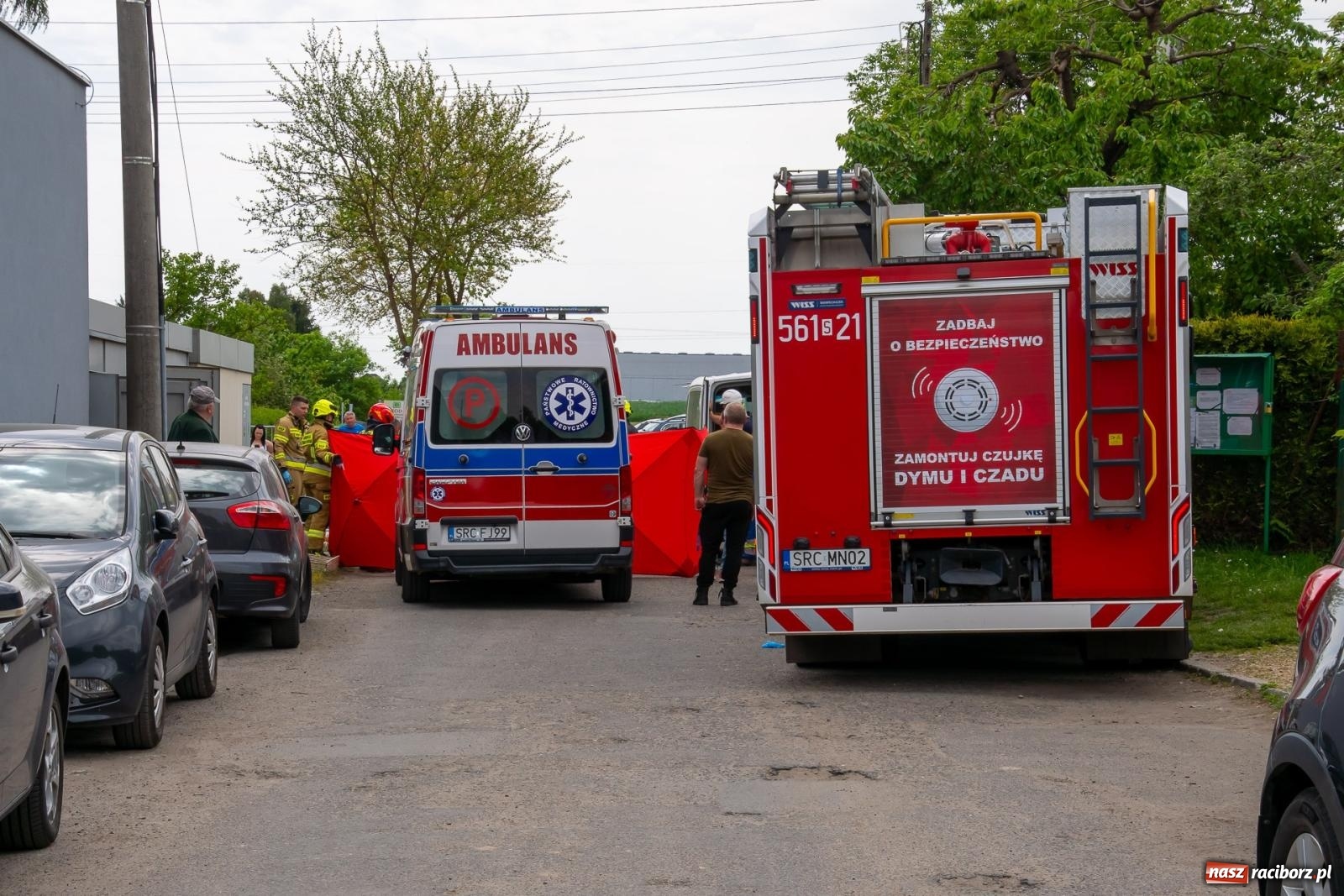 Zdjęcie w galerii na portalu naszraciborz.pl: Groźny wypadek przy ulicy Opawskiej w Raciborzu. Mężczyzna porażony prądem – interweniował śmigłowiec LPR wiadomości z regionu