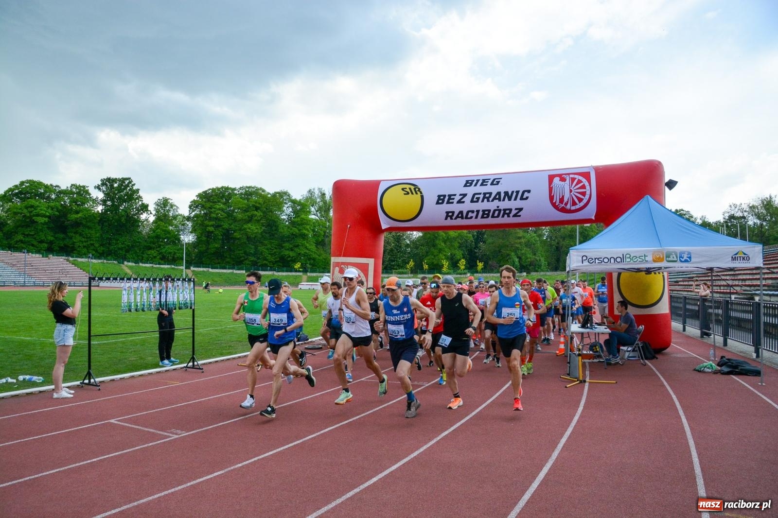 Zdjęcie w galerii na portalu naszraciborz.pl: Mateusz Mrówka najszybszy w XVII Biegu bez Granic wiadomości z regionu