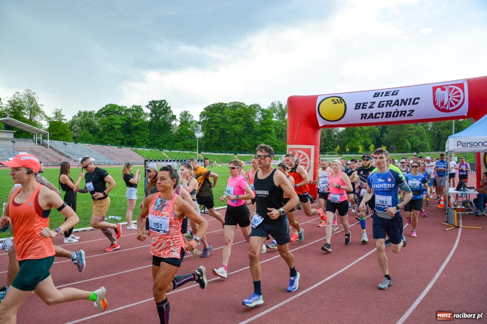 Zdjęcie w galerii na portalu naszraciborz.pl: Mateusz Mrówka najszybszy w XVII Biegu bez Granic wiadomości z regionu