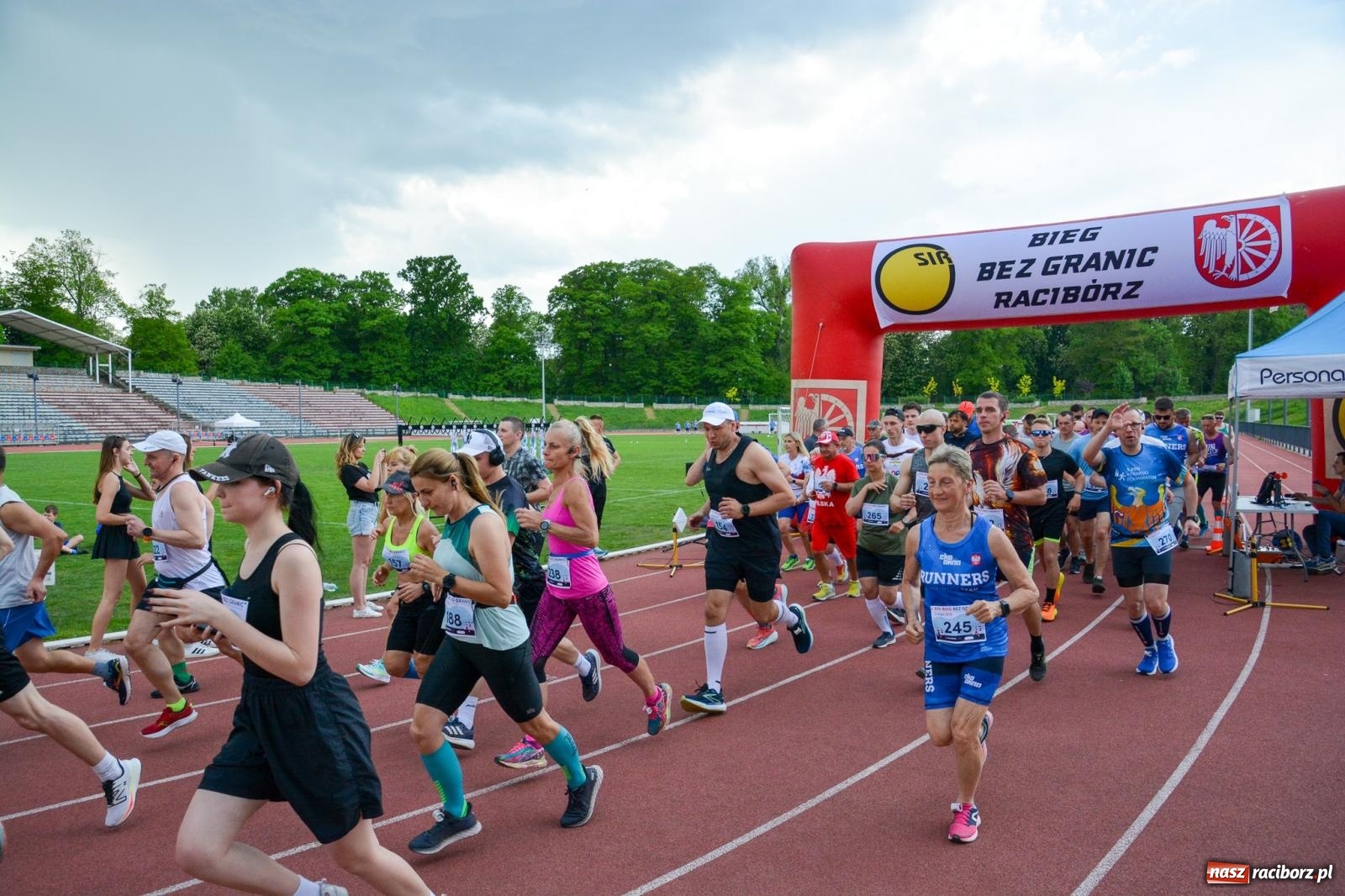 Zdjęcie w galerii na portalu naszraciborz.pl: Mateusz Mrówka najszybszy w XVII Biegu bez Granic wiadomości z regionu