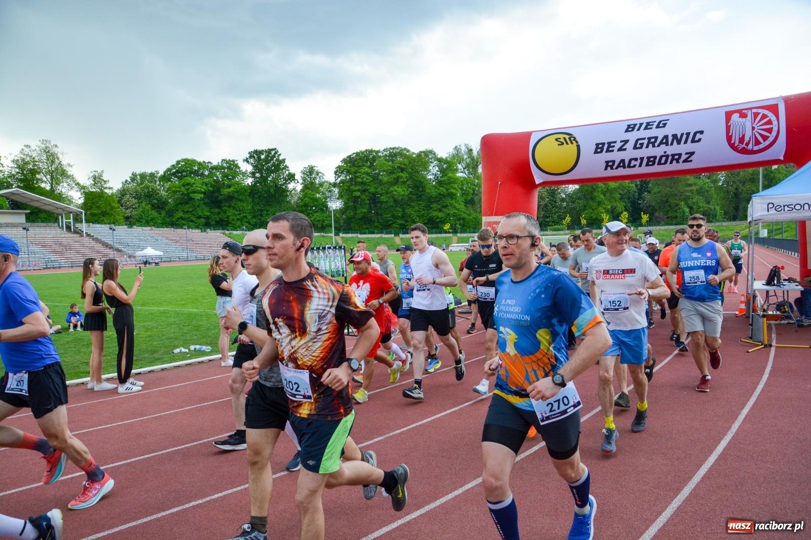 Zdjęcie w galerii na portalu naszraciborz.pl: Mateusz Mrówka najszybszy w XVII Biegu bez Granic wiadomości z regionu