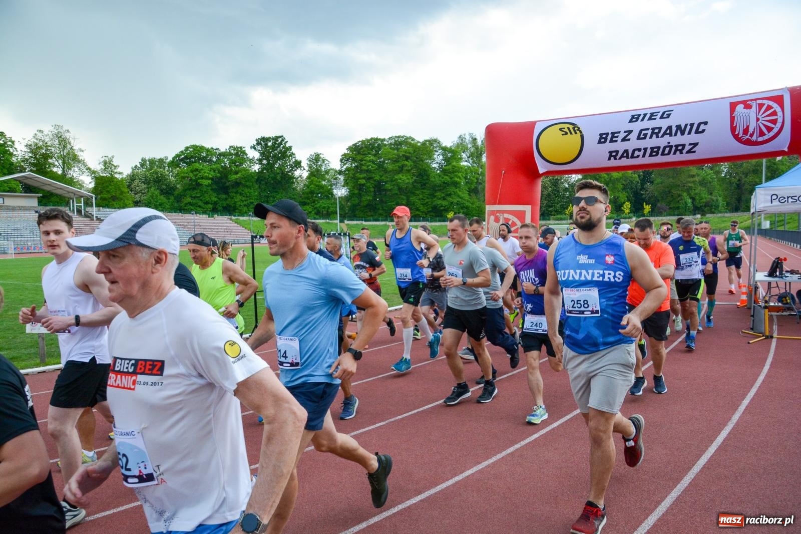 Zdjęcie w galerii na portalu naszraciborz.pl: Mateusz Mrówka najszybszy w XVII Biegu bez Granic wiadomości z regionu