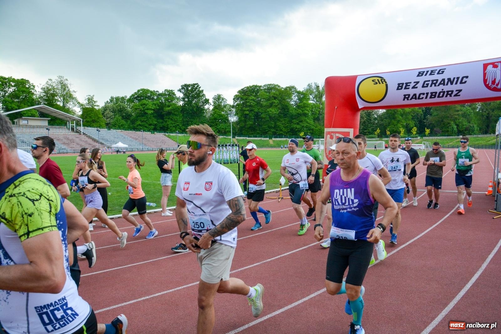 Zdjęcie w galerii na portalu naszraciborz.pl: Mateusz Mrówka najszybszy w XVII Biegu bez Granic wiadomości z regionu