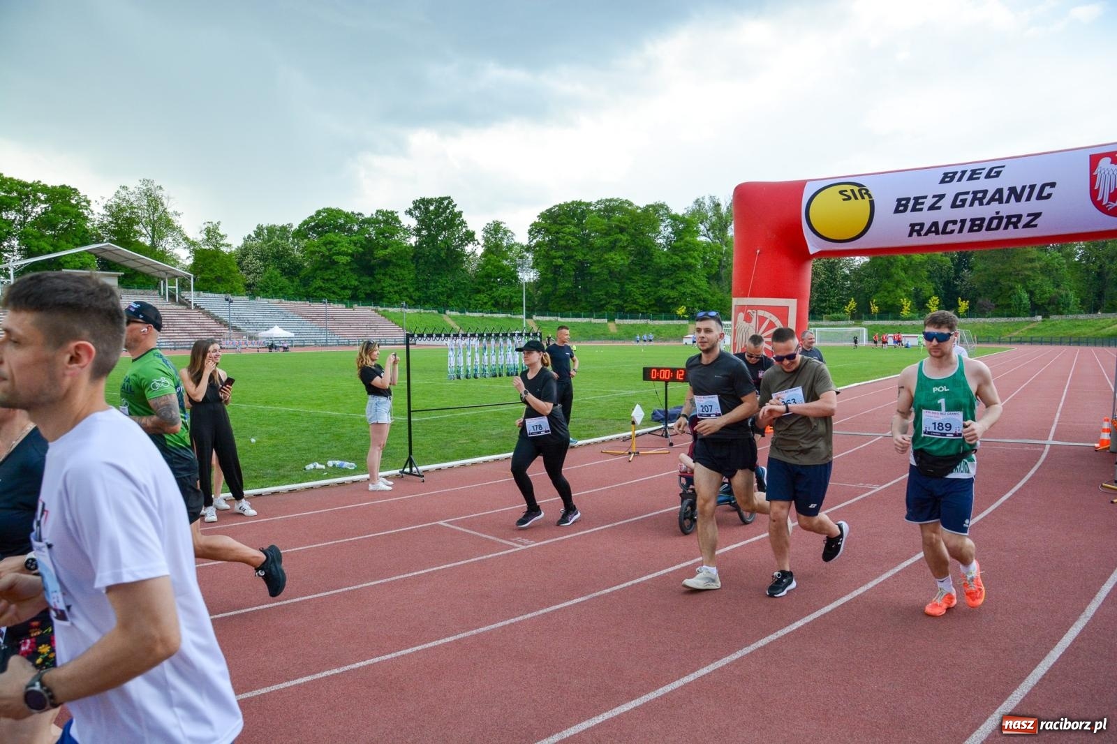 Zdjęcie w galerii na portalu naszraciborz.pl: Mateusz Mrówka najszybszy w XVII Biegu bez Granic wiadomości z regionu