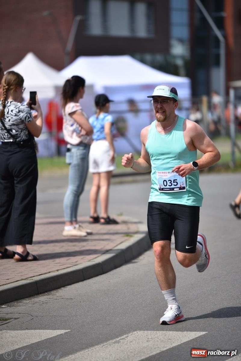 Zdjęcie w galerii na portalu naszraciborz.pl: Mateusz Mrówka najszybszy w XVII Biegu bez Granic wiadomości z regionu