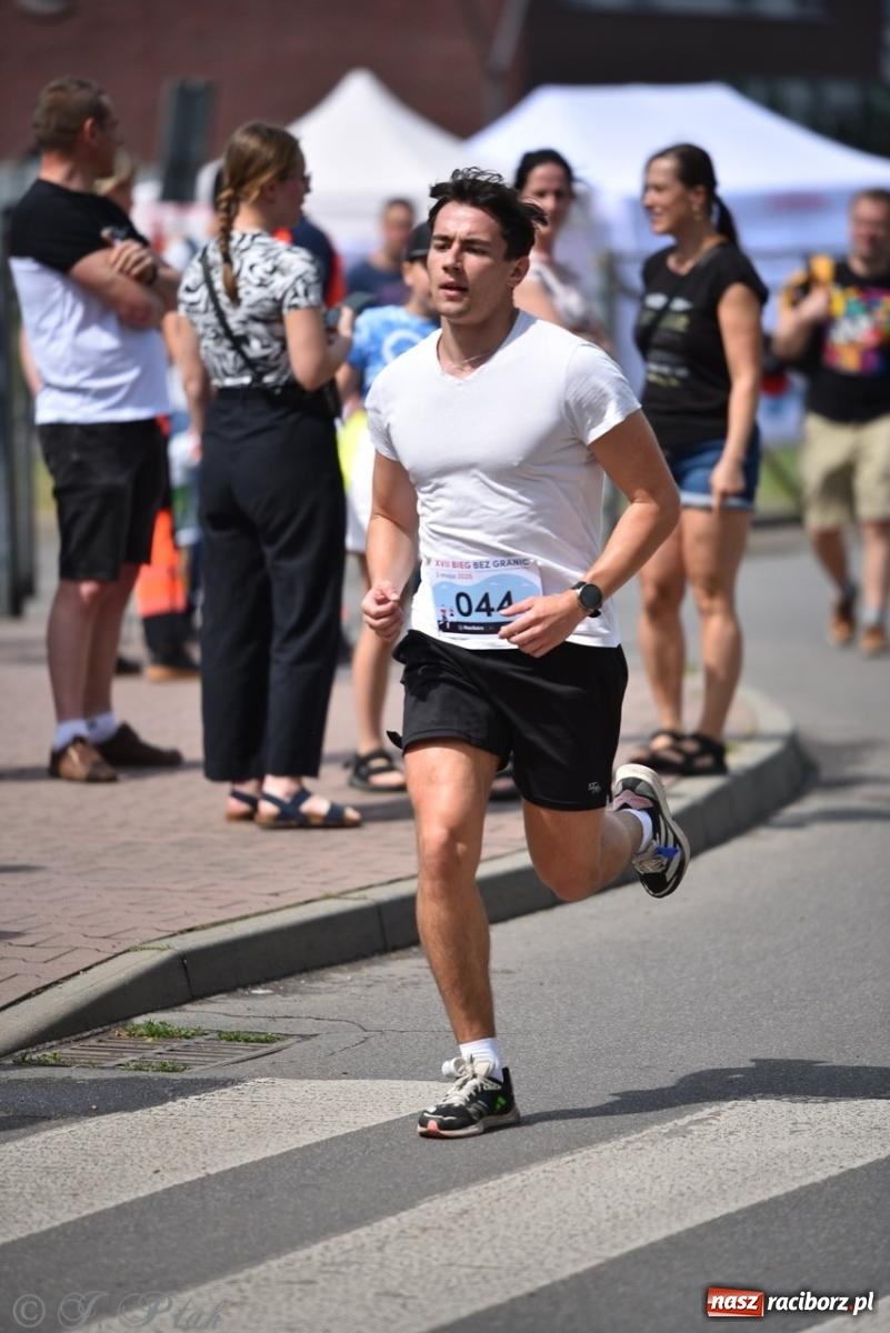 Zdjęcie w galerii na portalu naszraciborz.pl: Mateusz Mrówka najszybszy w XVII Biegu bez Granic wiadomości z regionu