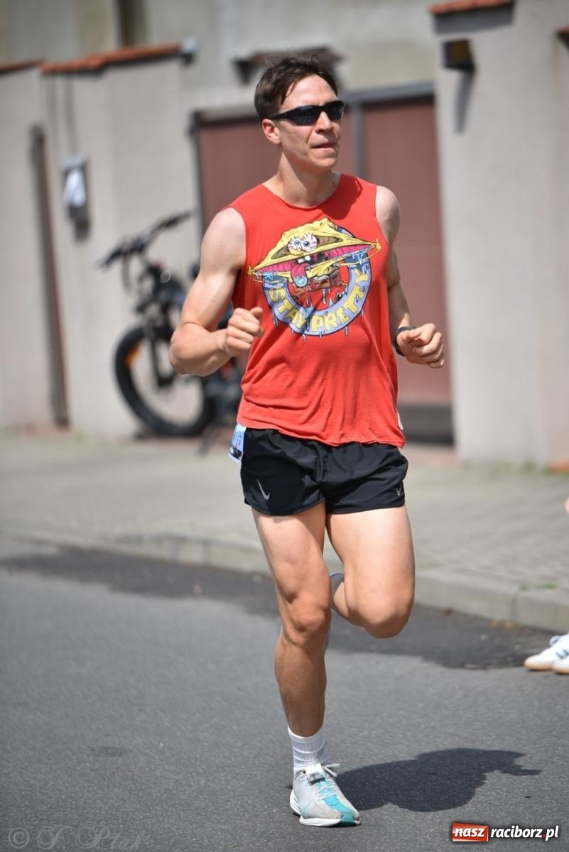 Zdjęcie w galerii na portalu naszraciborz.pl: Mateusz Mrówka najszybszy w XVII Biegu bez Granic wiadomości z regionu