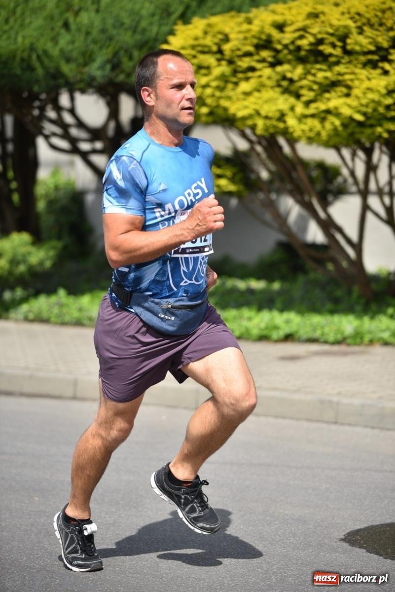 Zdjęcie w galerii na portalu naszraciborz.pl: Mateusz Mrówka najszybszy w XVII Biegu bez Granic wiadomości z regionu