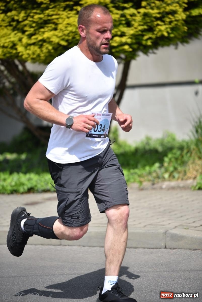 Zdjęcie w galerii na portalu naszraciborz.pl: Mateusz Mrówka najszybszy w XVII Biegu bez Granic wiadomości z regionu