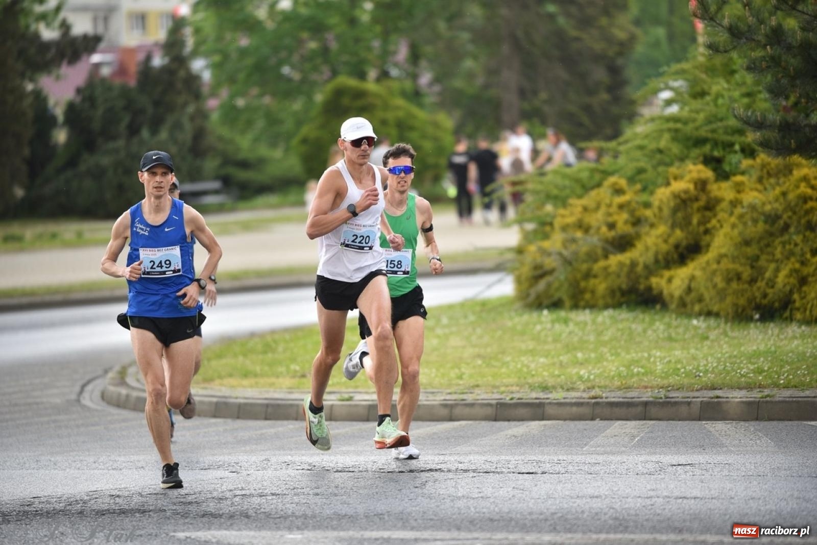 Zdjęcie w galerii na portalu naszraciborz.pl: Mateusz Mrówka najszybszy w XVII Biegu bez Granic wiadomości z regionu