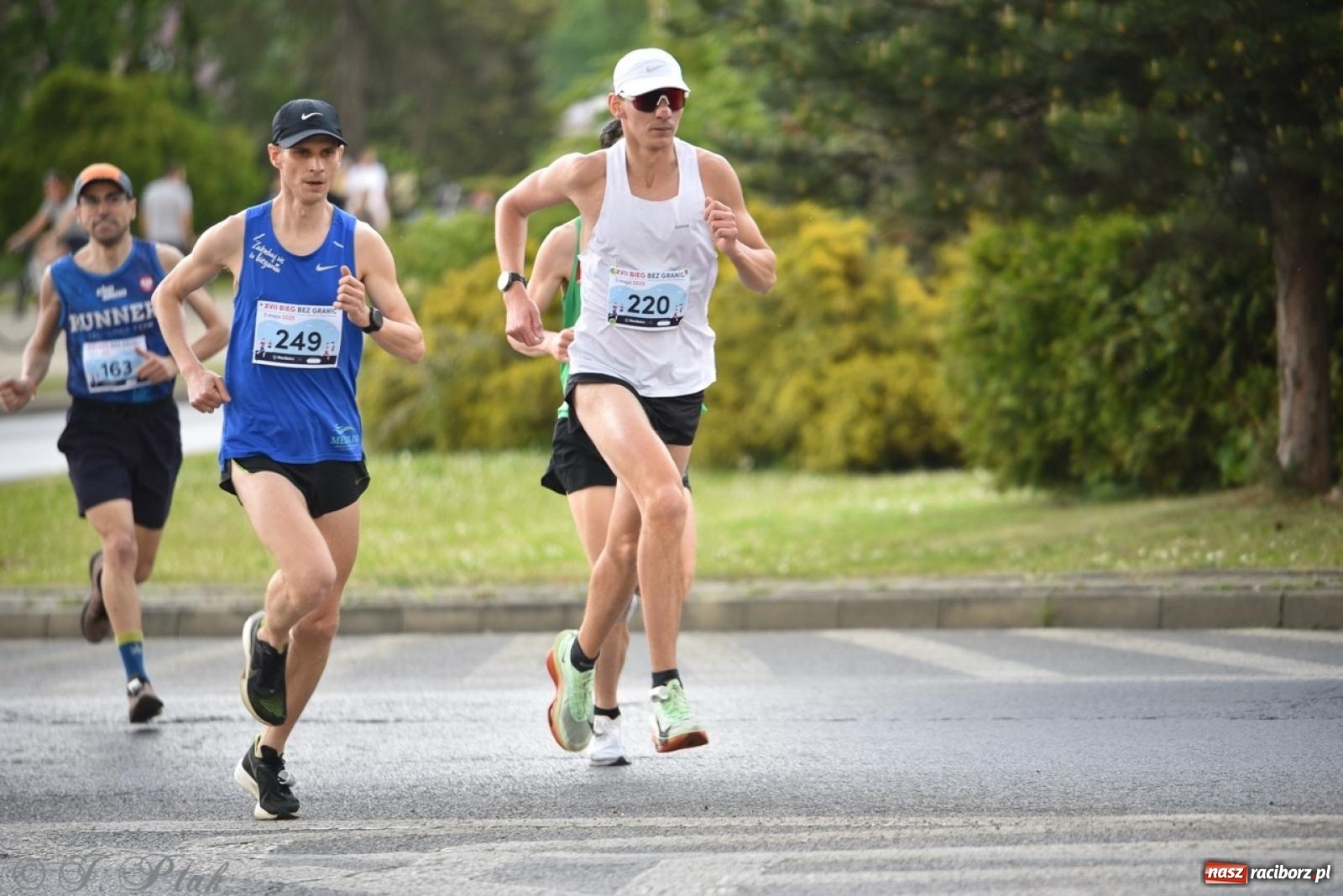 Zdjęcie w galerii na portalu naszraciborz.pl: Mateusz Mrówka najszybszy w XVII Biegu bez Granic wiadomości z regionu