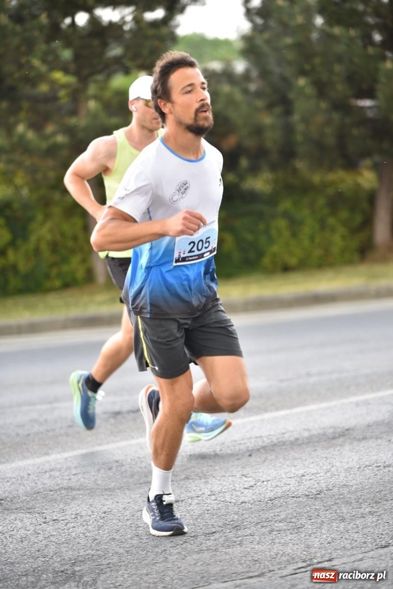 Zdjęcie w galerii na portalu naszraciborz.pl: Mateusz Mrówka najszybszy w XVII Biegu bez Granic wiadomości z regionu