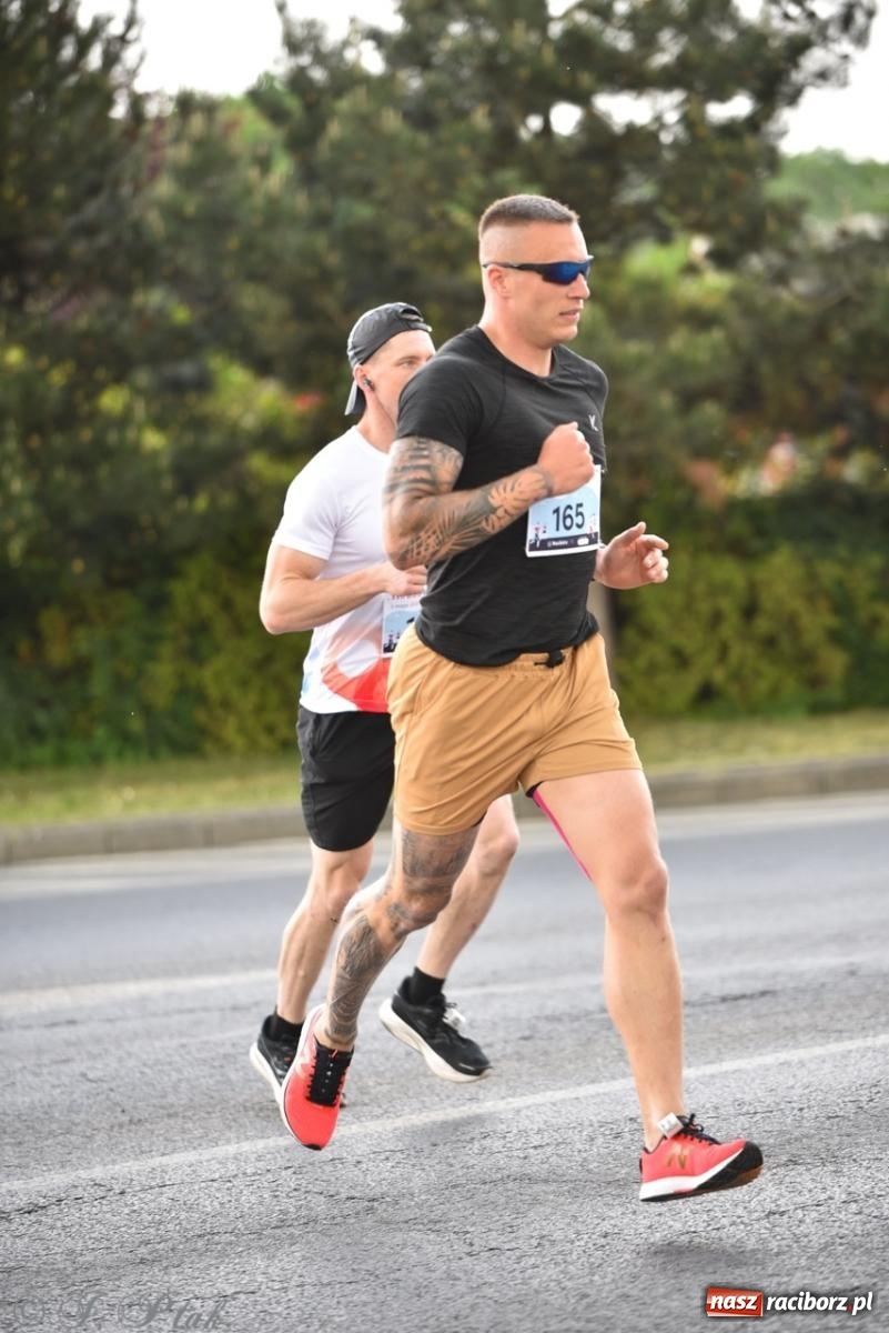 Zdjęcie w galerii na portalu naszraciborz.pl: Mateusz Mrówka najszybszy w XVII Biegu bez Granic wiadomości z regionu