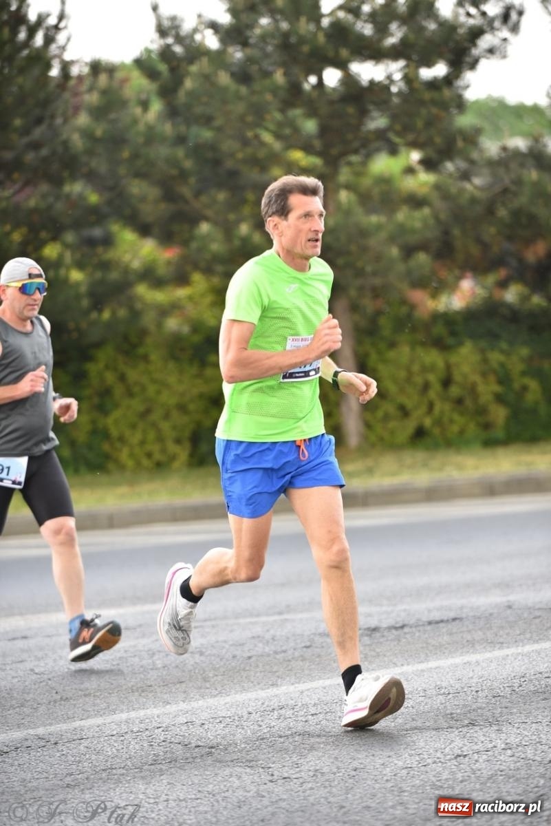 Zdjęcie w galerii na portalu naszraciborz.pl: Mateusz Mrówka najszybszy w XVII Biegu bez Granic wiadomości z regionu