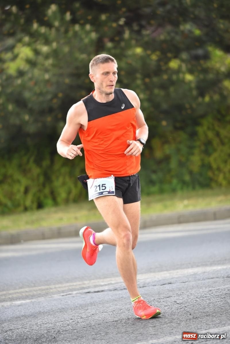 Zdjęcie w galerii na portalu naszraciborz.pl: Mateusz Mrówka najszybszy w XVII Biegu bez Granic wiadomości z regionu
