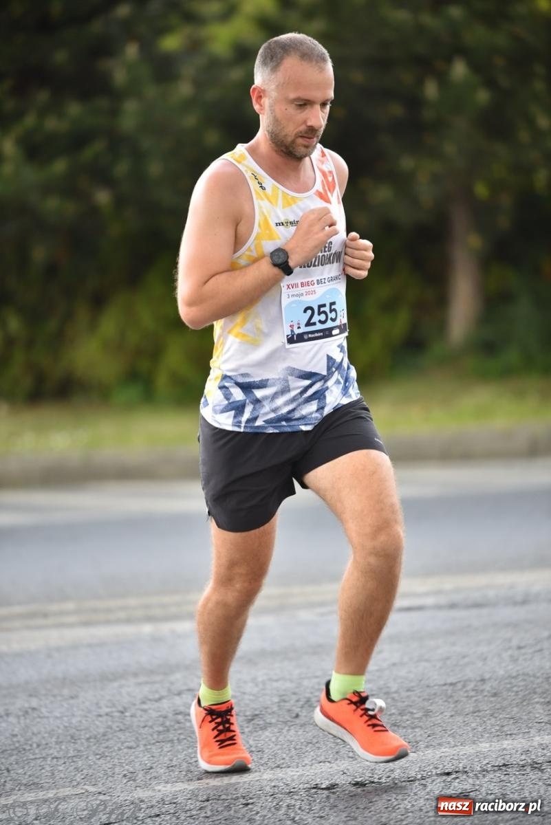 Zdjęcie w galerii na portalu naszraciborz.pl: Mateusz Mrówka najszybszy w XVII Biegu bez Granic wiadomości z regionu
