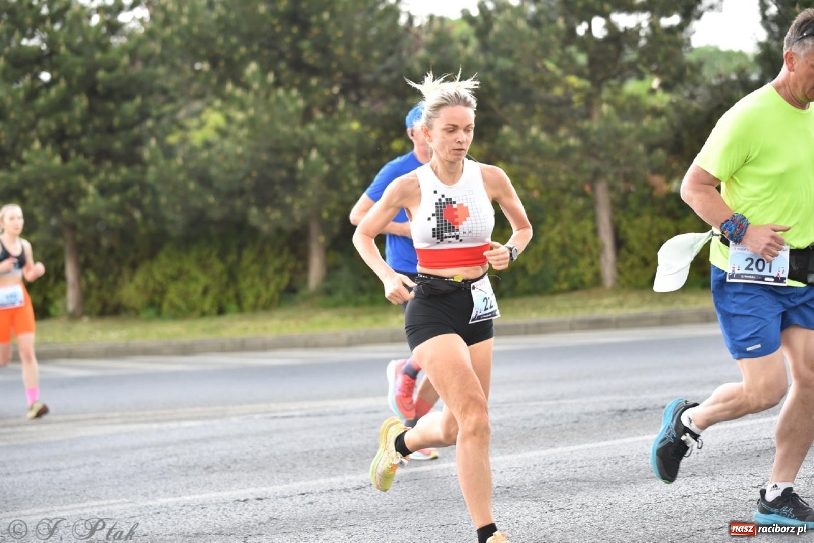 Zdjęcie w galerii na portalu naszraciborz.pl: Mateusz Mrówka najszybszy w XVII Biegu bez Granic wiadomości z regionu