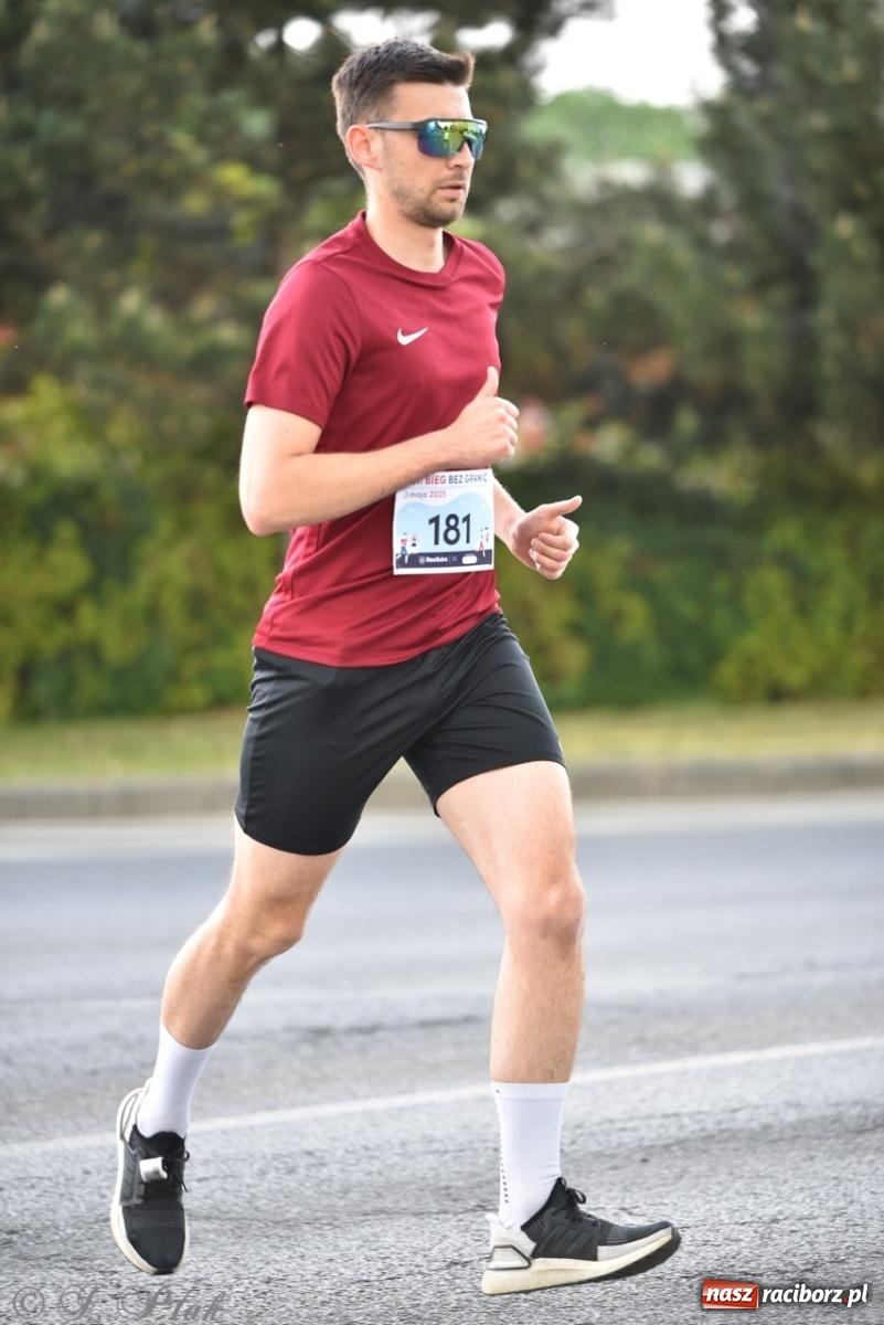 Zdjęcie w galerii na portalu naszraciborz.pl: Mateusz Mrówka najszybszy w XVII Biegu bez Granic wiadomości z regionu