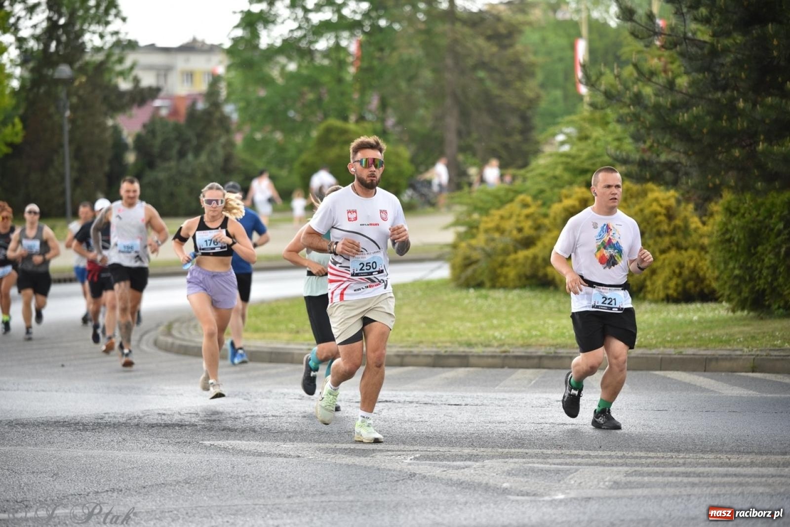 Zdjęcie w galerii na portalu naszraciborz.pl: Mateusz Mrówka najszybszy w XVII Biegu bez Granic wiadomości z regionu
