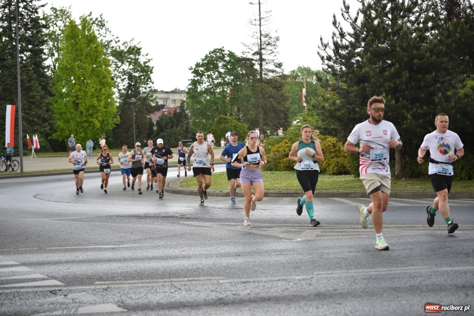 Zdjęcie w galerii na portalu naszraciborz.pl: Mateusz Mrówka najszybszy w XVII Biegu bez Granic wiadomości z regionu