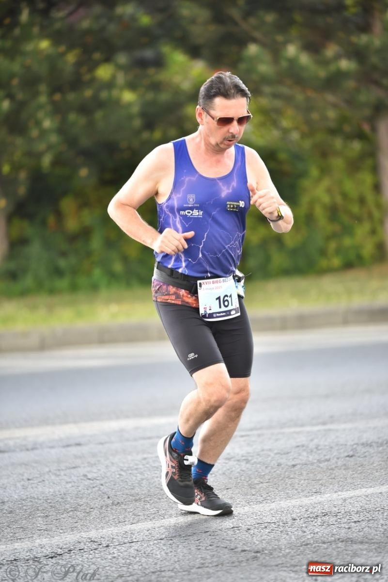 Zdjęcie w galerii na portalu naszraciborz.pl: Mateusz Mrówka najszybszy w XVII Biegu bez Granic wiadomości z regionu