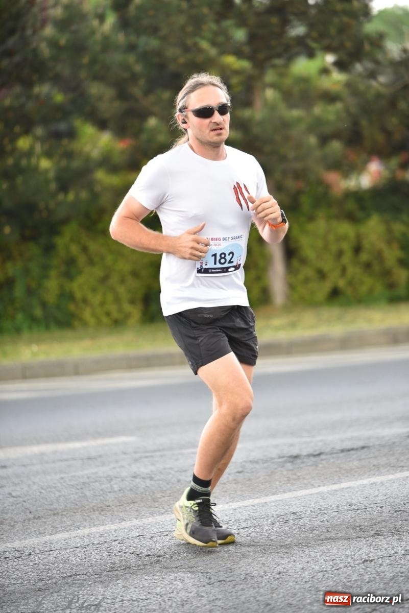 Zdjęcie w galerii na portalu naszraciborz.pl: Mateusz Mrówka najszybszy w XVII Biegu bez Granic wiadomości z regionu
