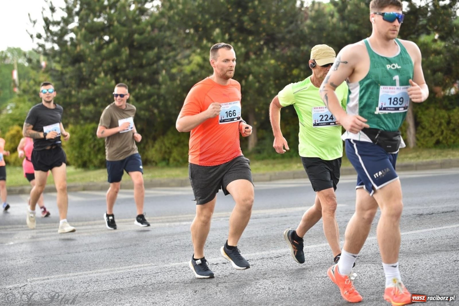 Zdjęcie w galerii na portalu naszraciborz.pl: Mateusz Mrówka najszybszy w XVII Biegu bez Granic wiadomości z regionu
