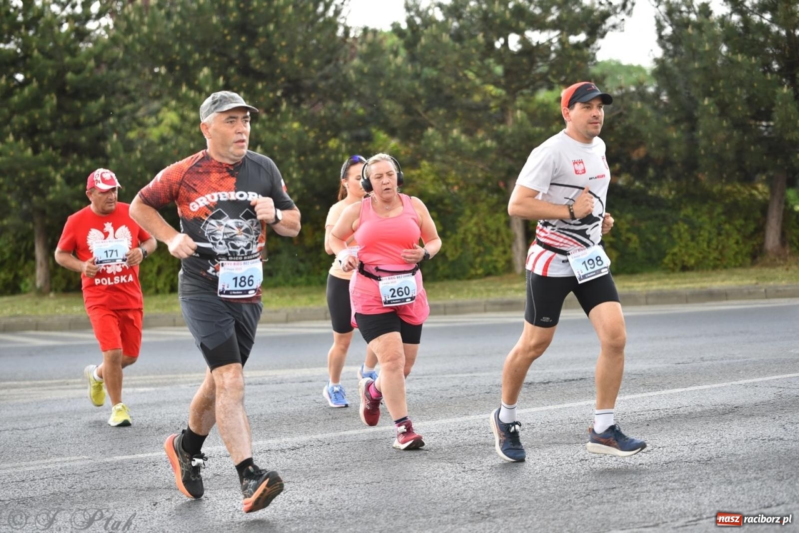 Zdjęcie w galerii na portalu naszraciborz.pl: Mateusz Mrówka najszybszy w XVII Biegu bez Granic wiadomości z regionu