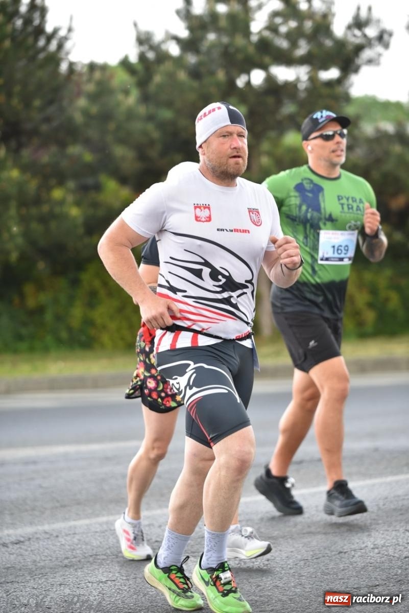 Zdjęcie w galerii na portalu naszraciborz.pl: Mateusz Mrówka najszybszy w XVII Biegu bez Granic wiadomości z regionu