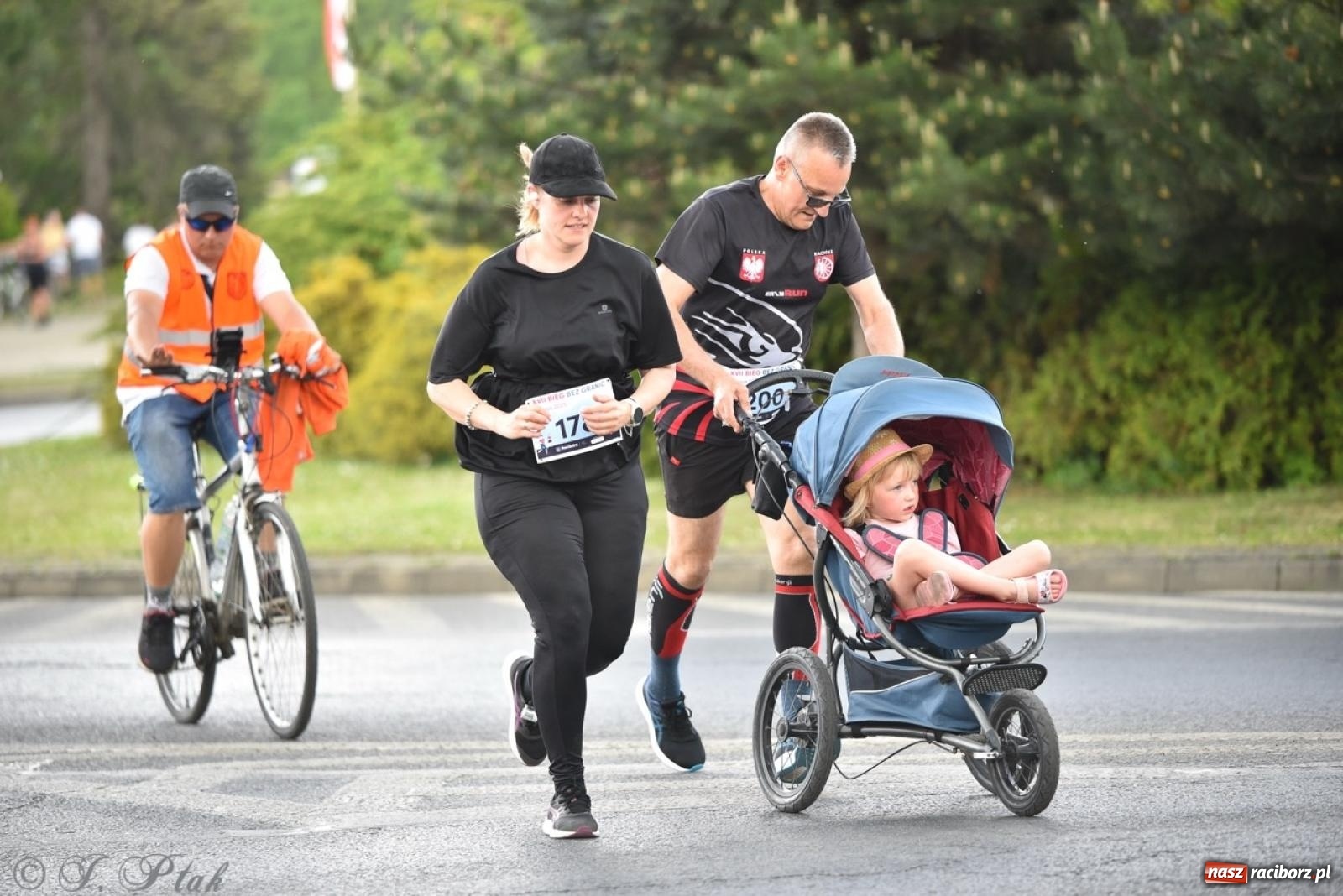Zdjęcie w galerii na portalu naszraciborz.pl: Mateusz Mrówka najszybszy w XVII Biegu bez Granic wiadomości z regionu