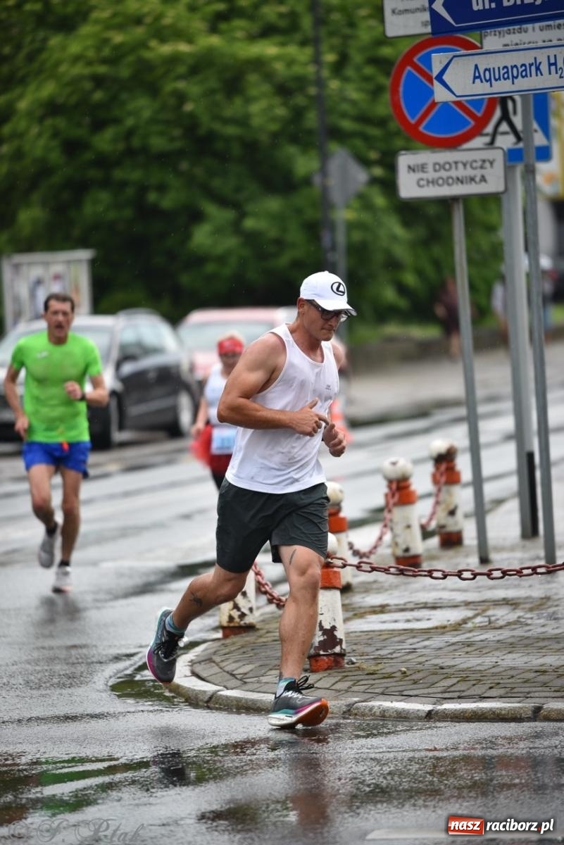 Zdjęcie w galerii na portalu naszraciborz.pl: Mateusz Mrówka najszybszy w XVII Biegu bez Granic wiadomości z regionu