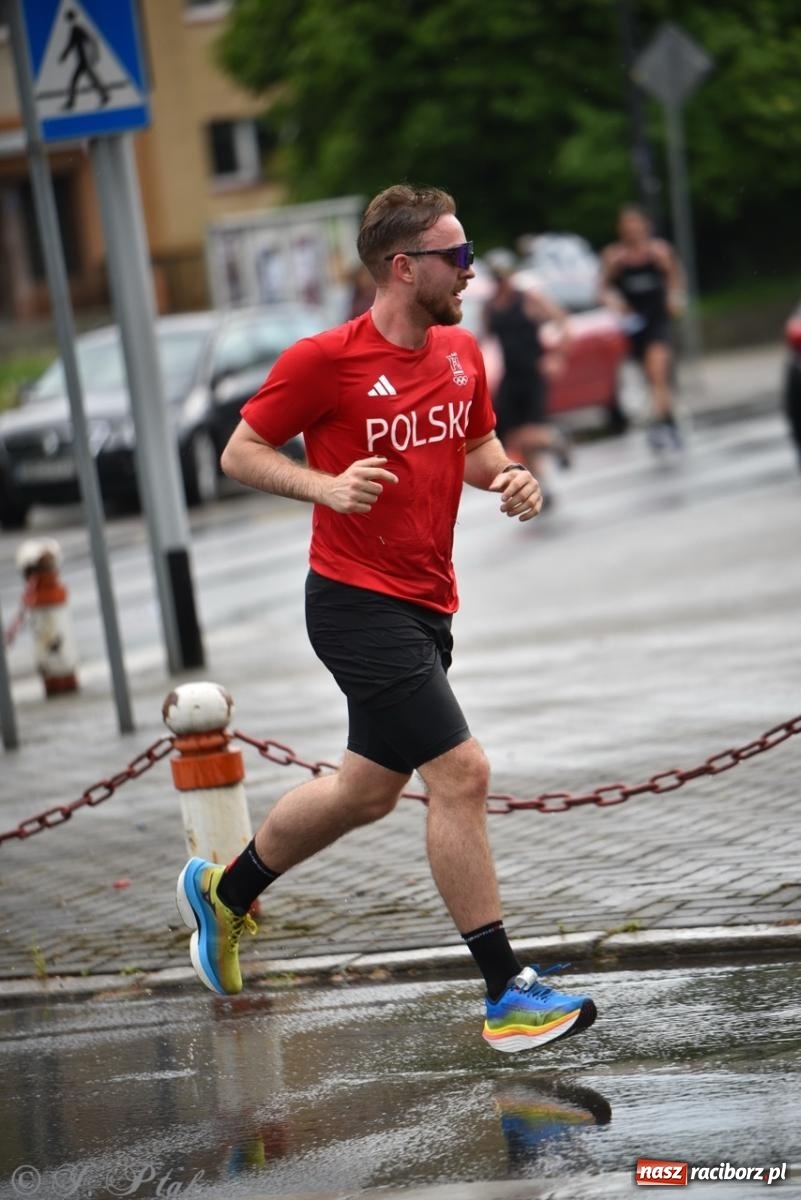 Zdjęcie w galerii na portalu naszraciborz.pl: Mateusz Mrówka najszybszy w XVII Biegu bez Granic wiadomości z regionu