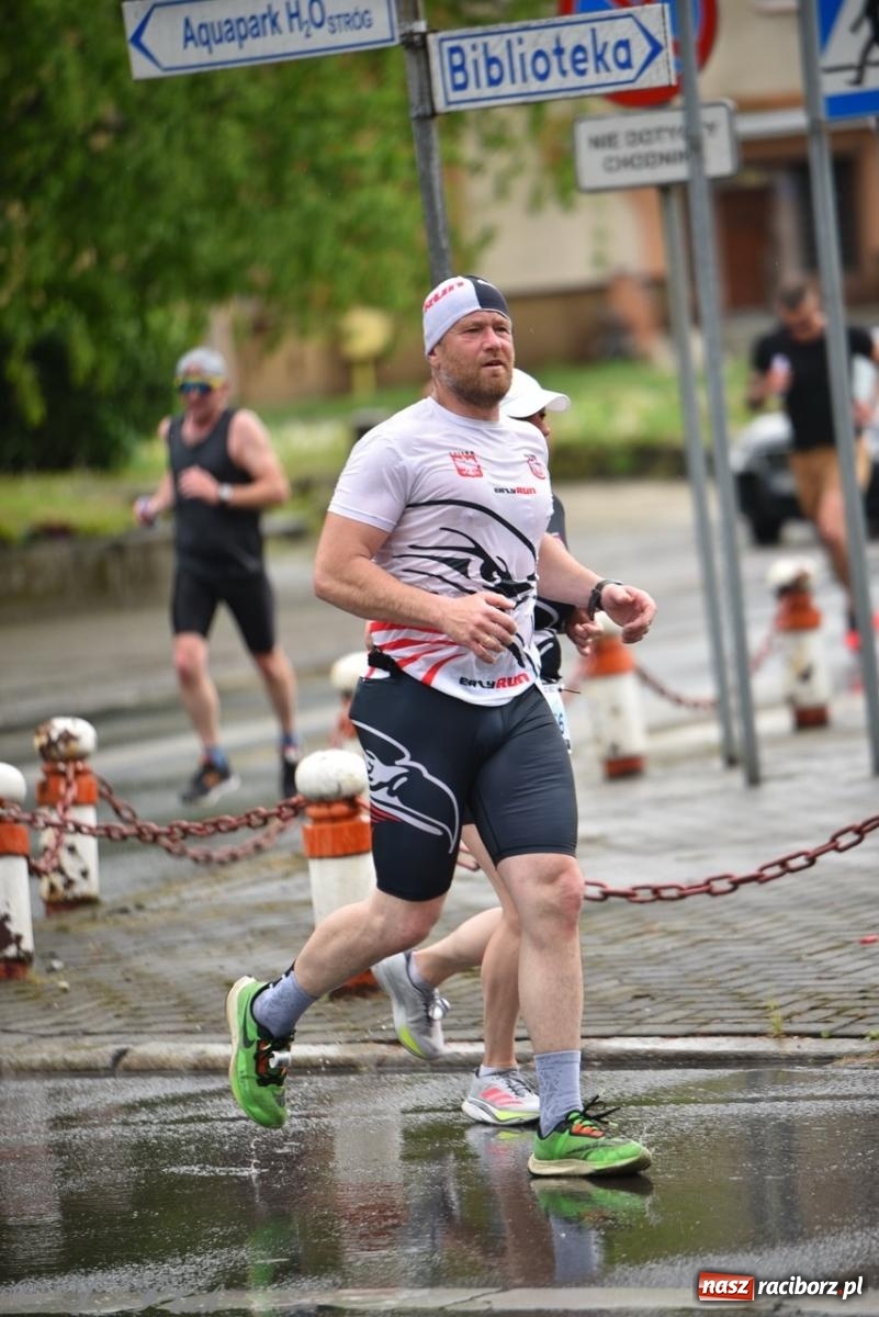 Zdjęcie w galerii na portalu naszraciborz.pl: Mateusz Mrówka najszybszy w XVII Biegu bez Granic wiadomości z regionu
