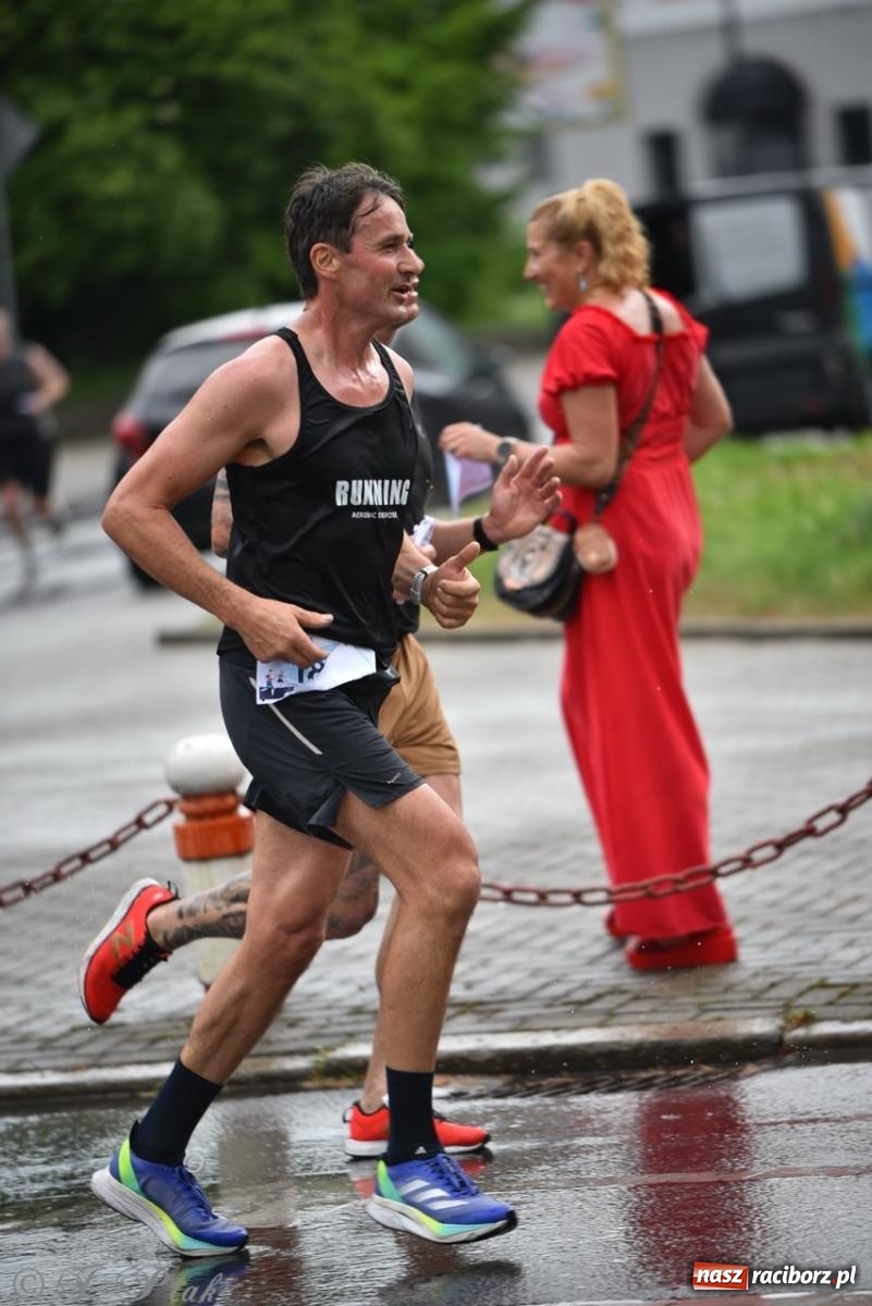 Zdjęcie w galerii na portalu naszraciborz.pl: Mateusz Mrówka najszybszy w XVII Biegu bez Granic wiadomości z regionu