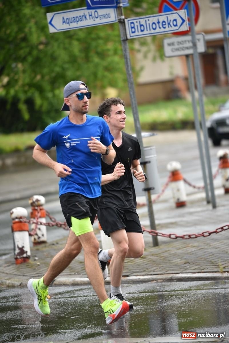 Zdjęcie w galerii na portalu naszraciborz.pl: Mateusz Mrówka najszybszy w XVII Biegu bez Granic wiadomości z regionu