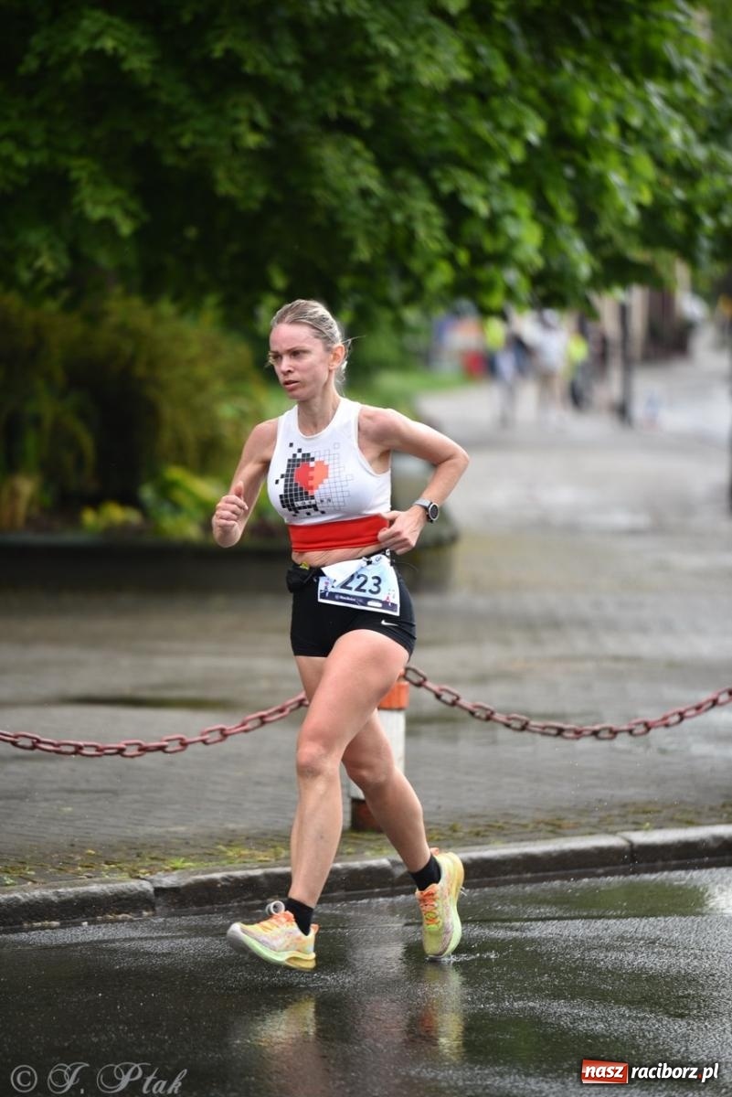 Zdjęcie w galerii na portalu naszraciborz.pl: Mateusz Mrówka najszybszy w XVII Biegu bez Granic wiadomości z regionu