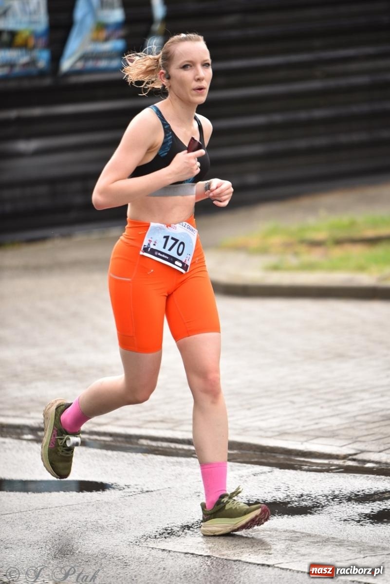 Zdjęcie w galerii na portalu naszraciborz.pl: Mateusz Mrówka najszybszy w XVII Biegu bez Granic wiadomości z regionu
